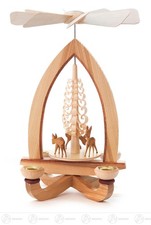 Pyramide mit Rehen, für