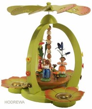 Osterpyramide bunt mit